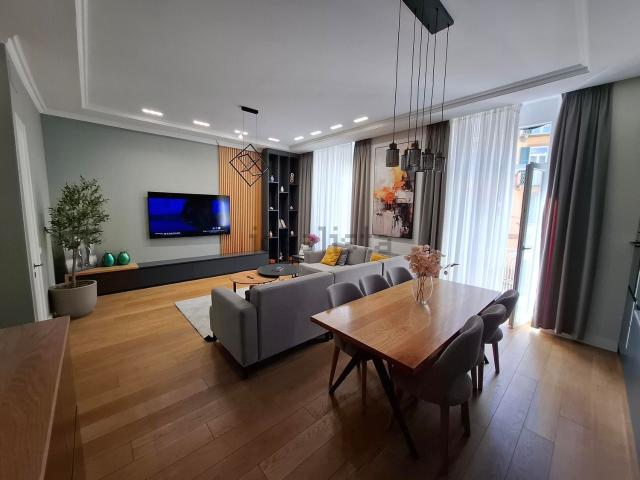Appartamento in vendita di 120 m² in Via Luigi d&apos Isengard