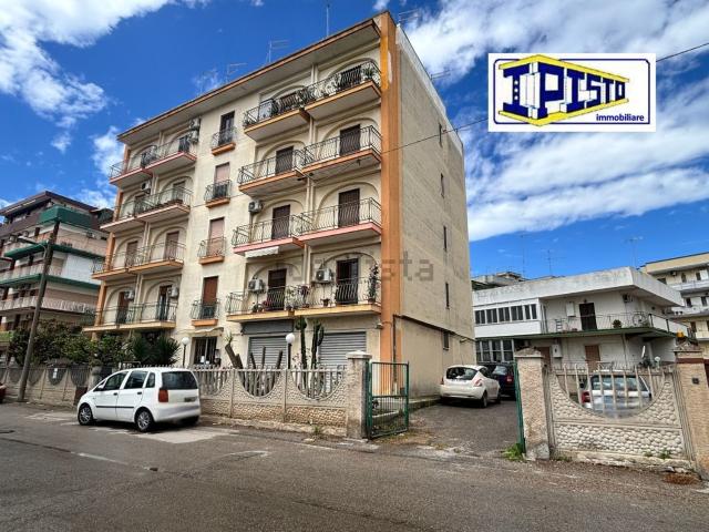 Appartamento in vendita di 140 m² in Via Luigi Settembrini, 196