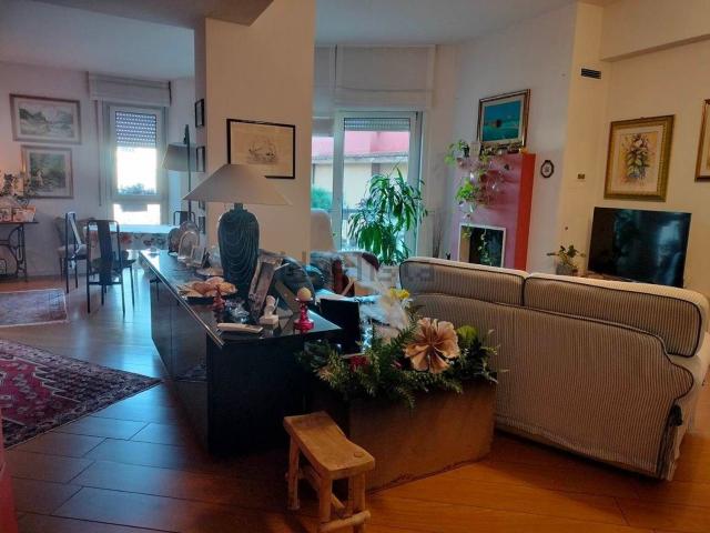 Appartamento in vendita di 120 m² in Via Moncenisio, 4