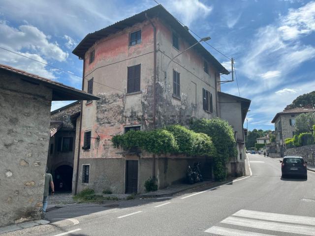 Appartamento in vendita di 120 m² in Via Monsignor S.Ciceri, 20