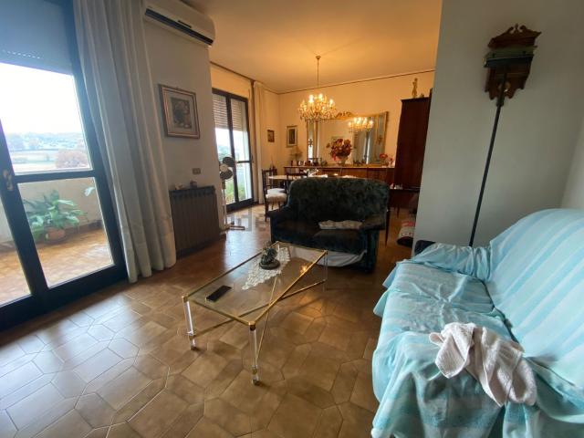 Appartamento in vendita di 120 m² in Via Montefiorino