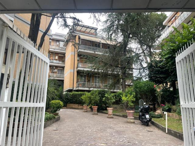 Appartamento in vendita di 120 m² in Via Monterosi