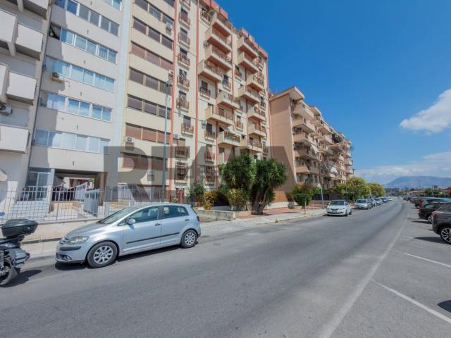 Appartamento in vendita di 120 m² in Via Monti Iblei, 81