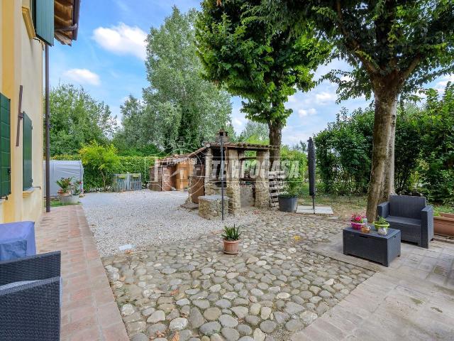 Appartamento in vendita di 120 m² in Via Martiri Artioli, 1864