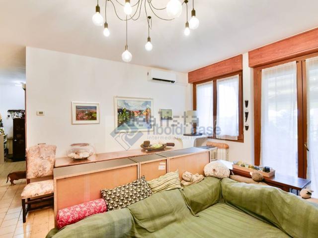 Appartamento in vendita di 120 m² in Via Marzabotto