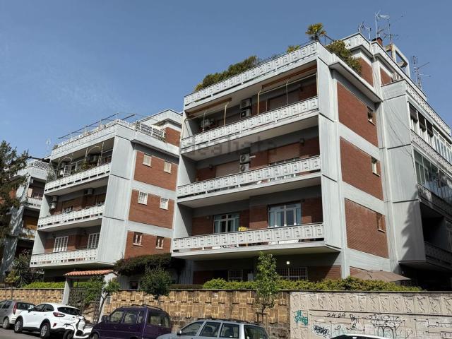 Appartamento in vendita di 120 m² in Via Nostra Signora di Lourdes, 25
