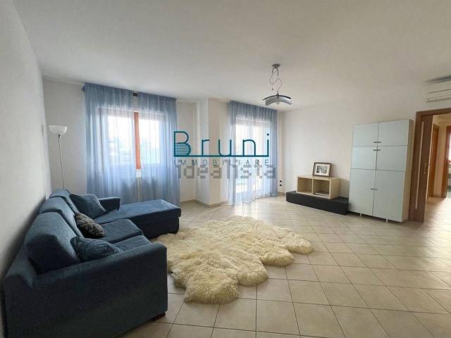 Appartamento in vendita di 120 m² in Via Salvo D&apos Acquisto