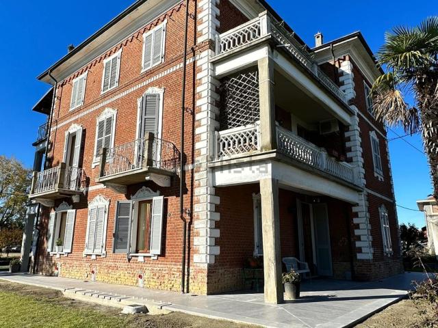 Appartamento in vendita di 120 m² in Via scarrone, 2