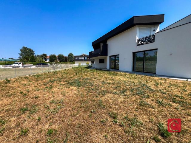 Appartamento in vendita di 120 m² in Via Serenissima