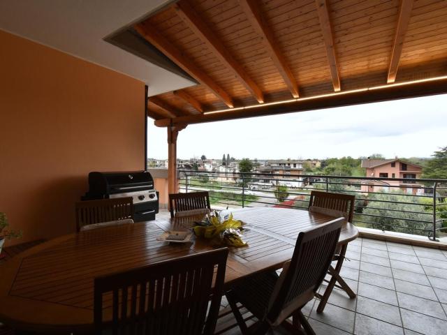Appartamento in vendita di 120 m² in Via Sermonetana, 159