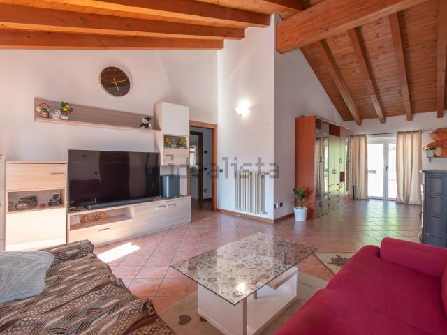 Appartamento in vendita di 120 m² in Via Spluga