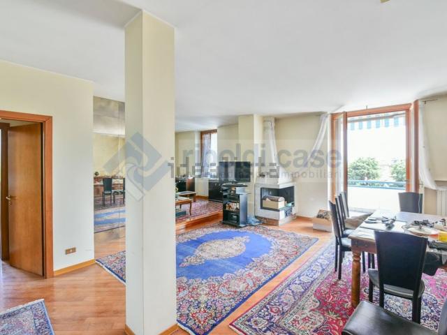 Appartamento in vendita di 120 m² in Via Stefano da Seregno