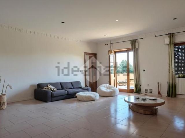 Appartamento in vendita di 120 m² in Via Petrarca, 3