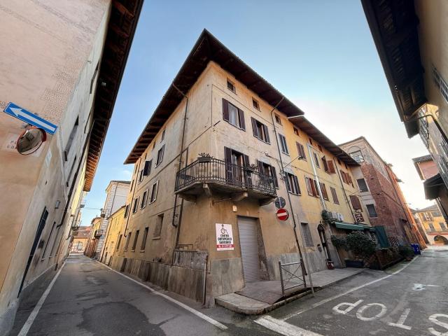 Appartamento in vendita di 120 m² in Via Pertusio Lomellini, 20