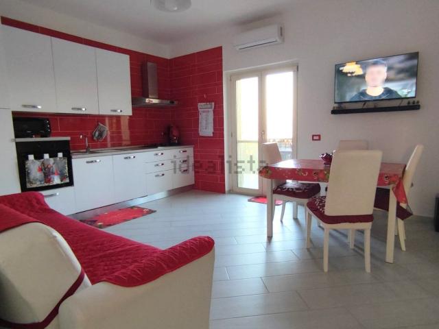 Appartamento in vendita di 120 m² in Via Tommaso de Amicis, 32