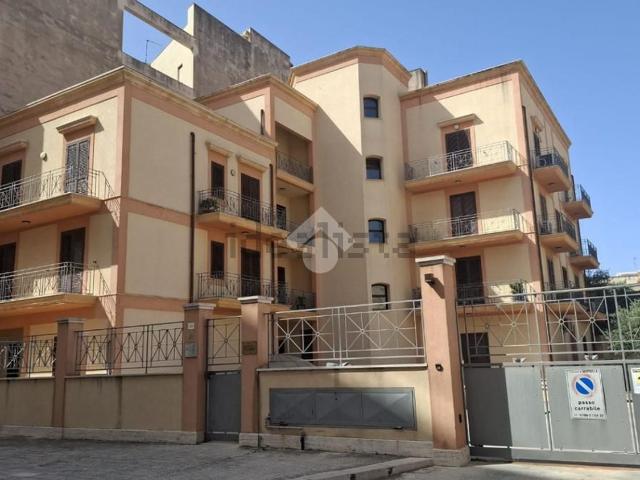 Appartamento in vendita di 120 m² in Via Tommaso Pipitone, 68