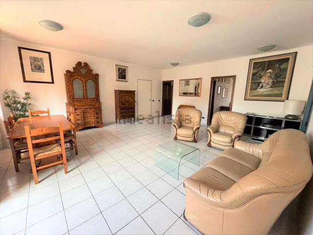 Appartamento in vendita di 120 m² in Via Tazio Nuvolari