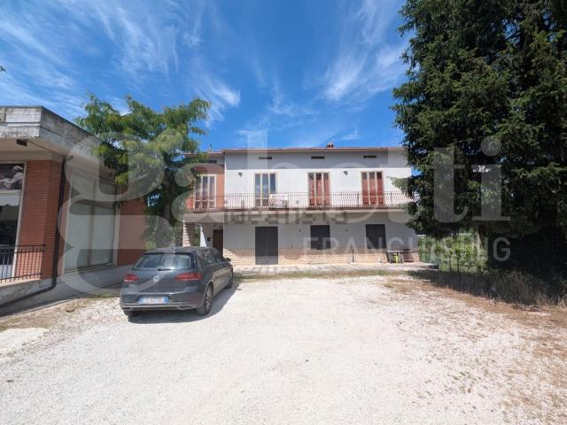 Appartamento in vendita di 120 m² in Via Tiberina, 66