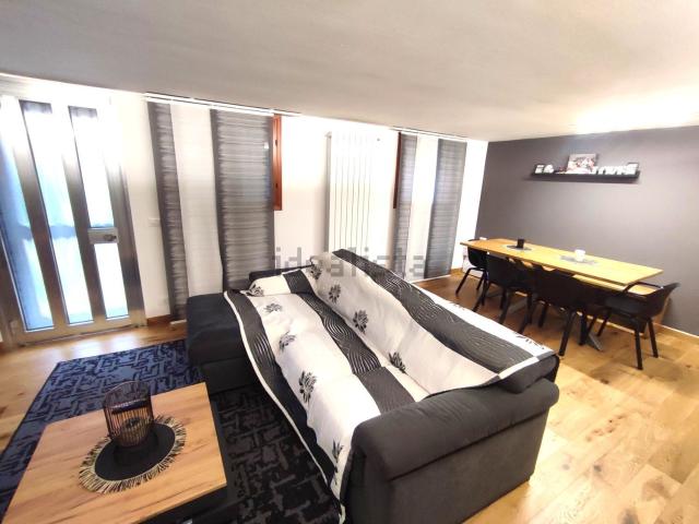 Appartamento in vendita di 120 m² in Via Trieste, 92