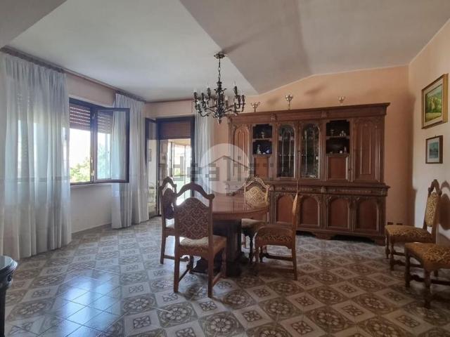 Appartamento in vendita di 120 m² in Via Tuscia, 31