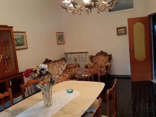 Appartamento in vendita di 120 m² in Via U. Foscolo, 27