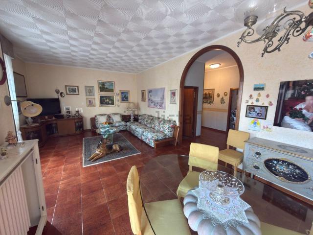 Appartamento in vendita di 120 m² in Via Umbria