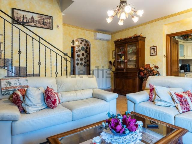 Appartamento in vendita di 120 m² in Via Vascarelle, 112