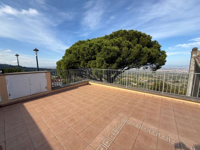 Appartamento in vendita di 120 m² in Via Vittoria