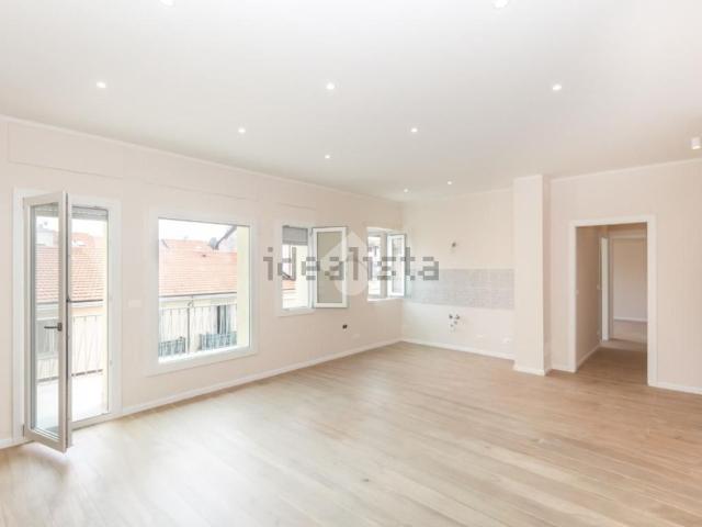 Appartamento in vendita di 120 m² in Via Viverone, 16