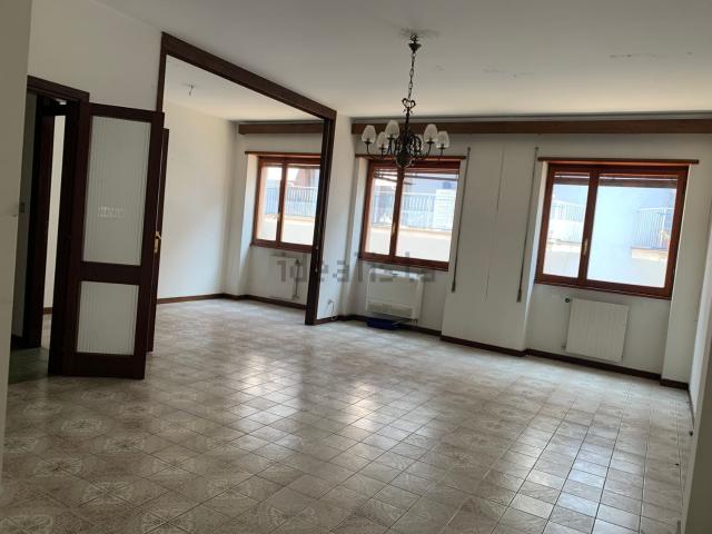 Appartamento in vendita di 120 m² in Viale Unità D&apos Italia, 38