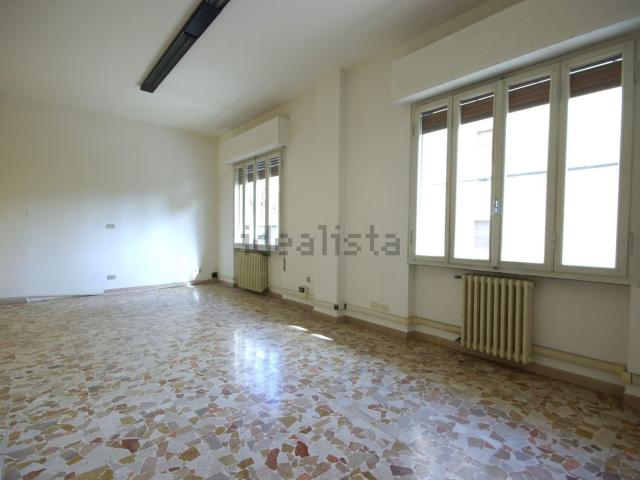 Appartamento in vendita di 120 m² in Viale Vittorio Veneto, 2