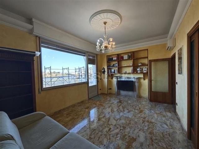 Appartamento in vendita di 120 m² in Viale Camillo Benso di Cavour