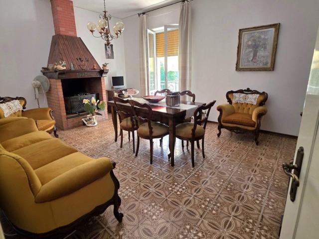 Appartamento in vendita di 120 m² in Viale Dante Alighieri, 6