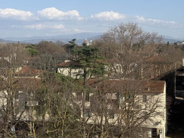 Appartamento in vendita di 120 m² in Viale dei Pini