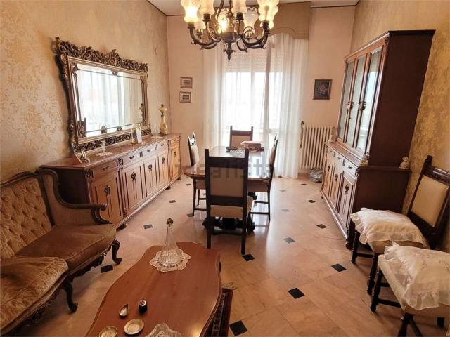 Appartamento in vendita di 120 m² in Viale di Ponente, 19