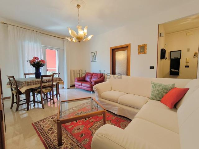 Appartamento in vendita di 120 m² in Viale F. Sansovino, 22