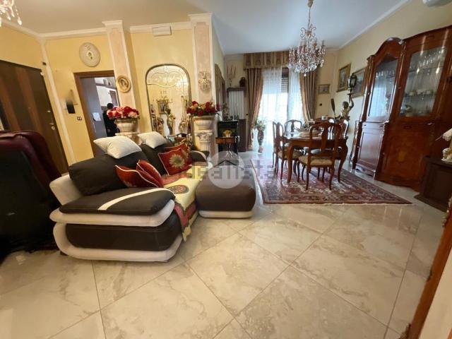 Appartamento in vendita di 120 m² in Viale Italia, 33