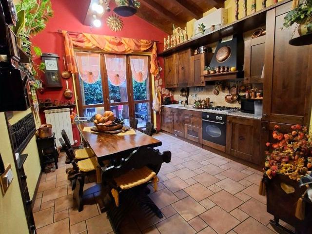 Appartamento in vendita di 120 m² in Viale Lunigiana, 10