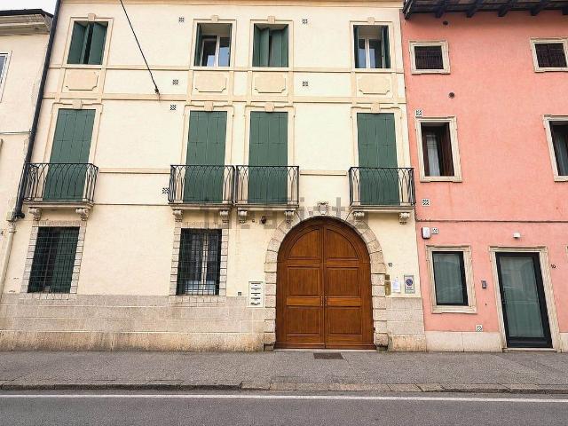 Appartamento in vendita di 120 m² in Borgo Santa Lucia, 12