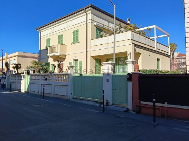Appartamento in vendita di 120 m² in Corso Villaregia, 72