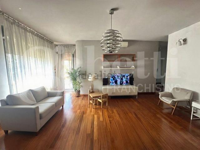 Appartamento in vendita di 120 m² in Corso Alcide De Gasperi