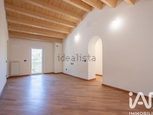 Appartamento in vendita di 120 m² in Frazione Paterno, 122