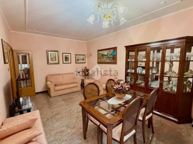 Appartamento in vendita di 120 m² in Largo dei Garofani, 2