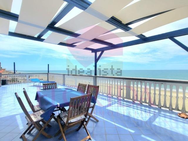 Appartamento in vendita di 120 m² in Lungomare delle Sirene