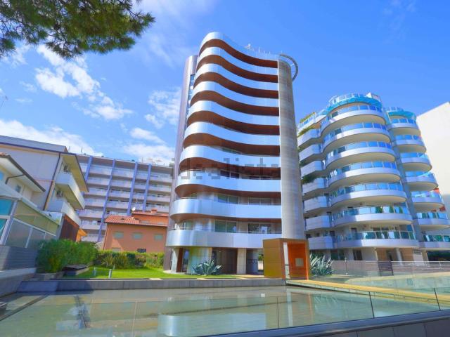 Appartamento in vendita di 120 m² in Lungomare Trieste, 116