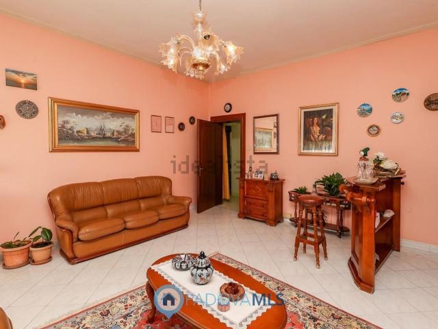 Appartamento in vendita di 120 m² in Piazza Caduti, 1