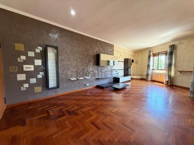 Appartamento in vendita di 120 m² in Piazza Giuseppe Garibaldi
