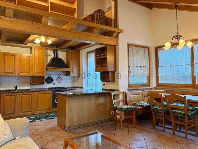 Appartamento in vendita di 121 m² in Via Col di Lana