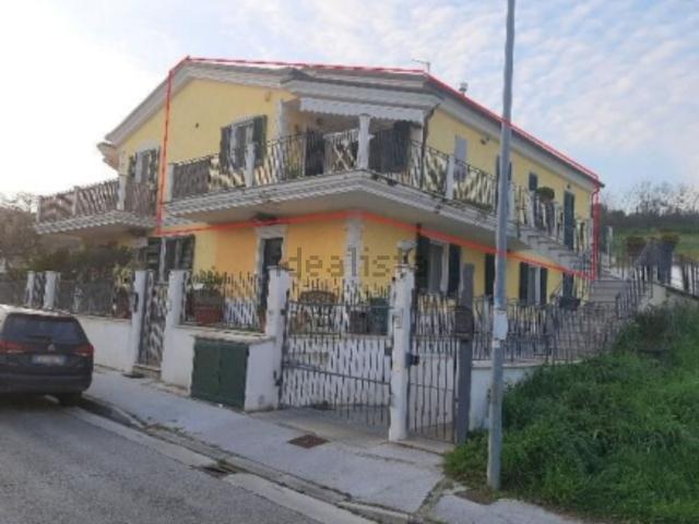 Appartamento in vendita di 121 m² in Via Adelio Franceschetti