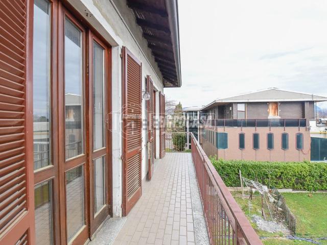 Appartamento in vendita di 121 m² in Via Alserio